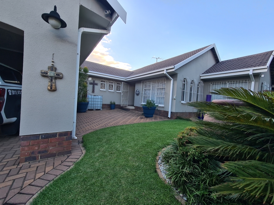 3 Bedroom Property for Sale in Vanderbijlpark SE 2 Gauteng