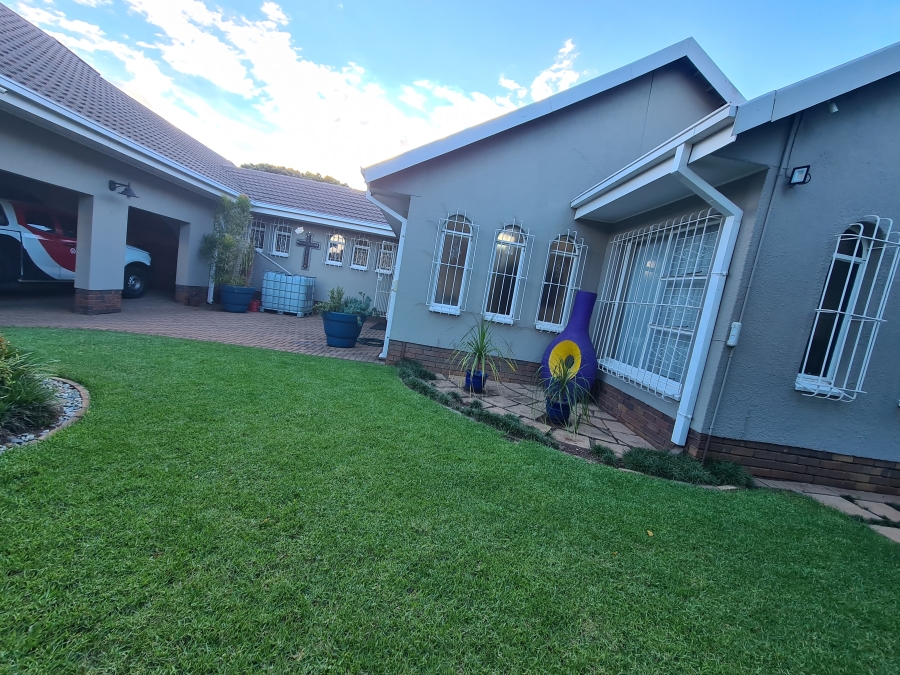 3 Bedroom Property for Sale in Vanderbijlpark SE 2 Gauteng
