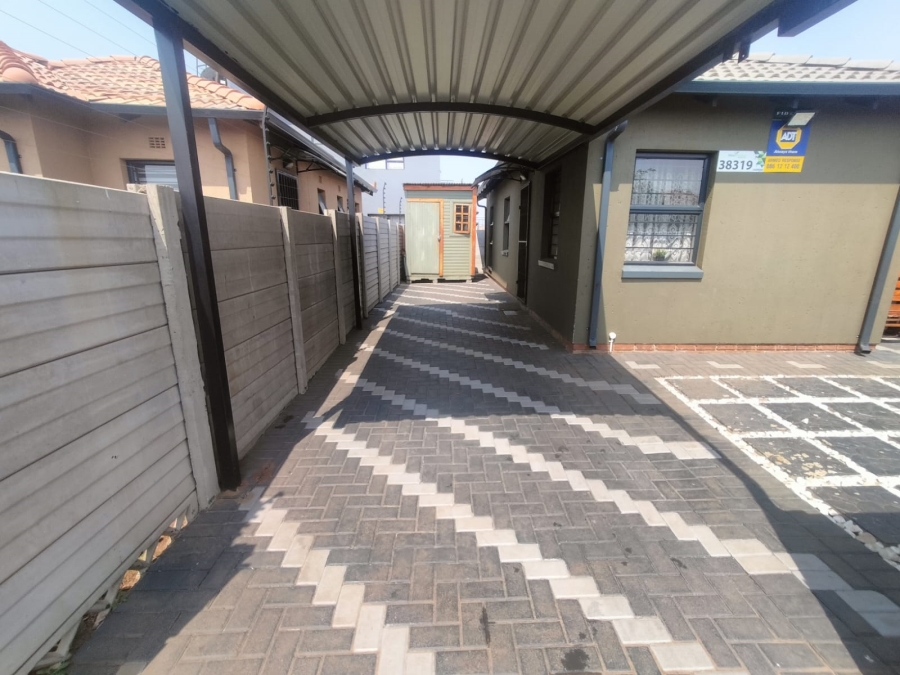 3 Bedroom Property for Sale in Protea Glen Gauteng