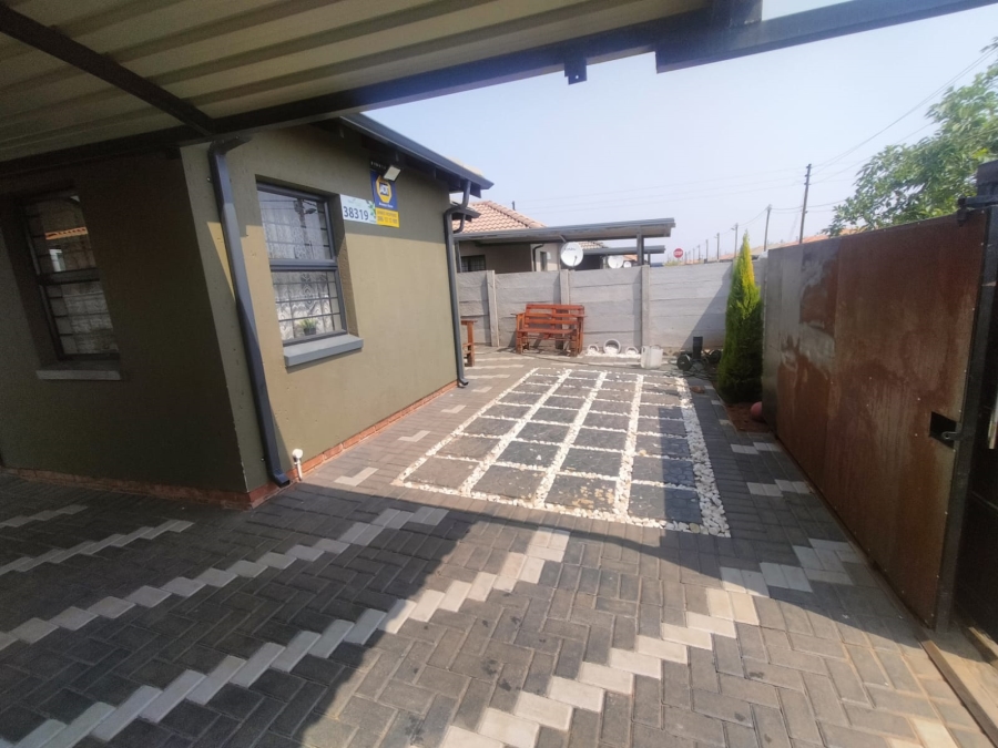 3 Bedroom Property for Sale in Protea Glen Gauteng