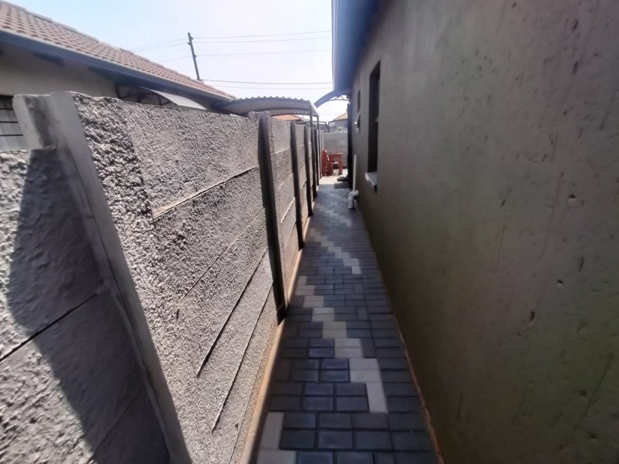 3 Bedroom Property for Sale in Protea Glen Gauteng