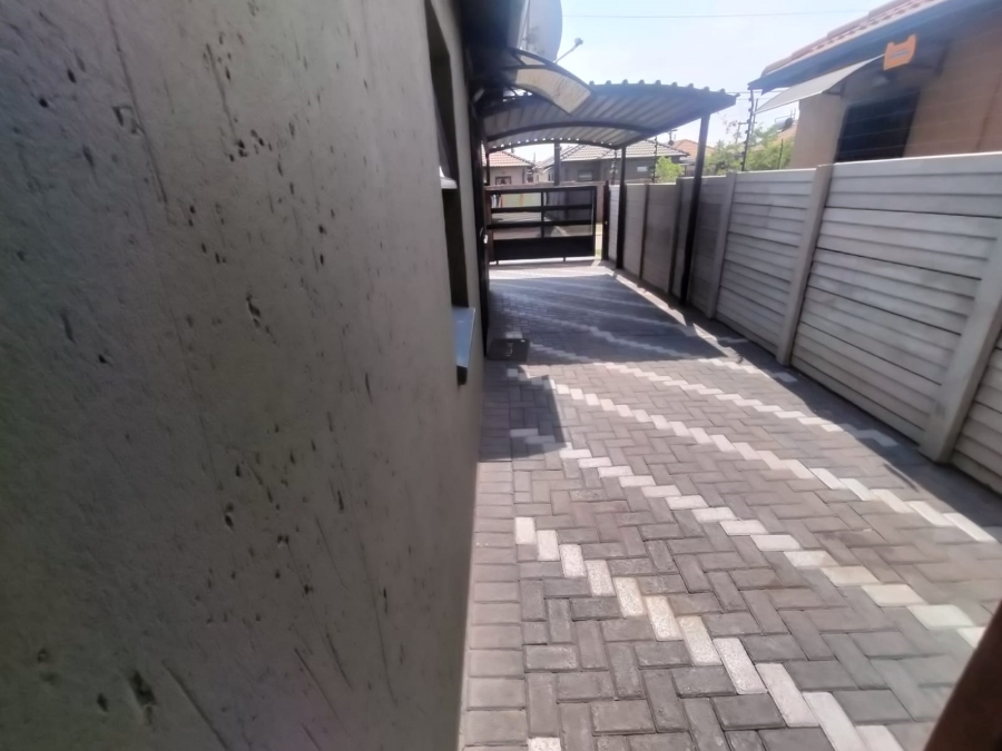 3 Bedroom Property for Sale in Protea Glen Gauteng