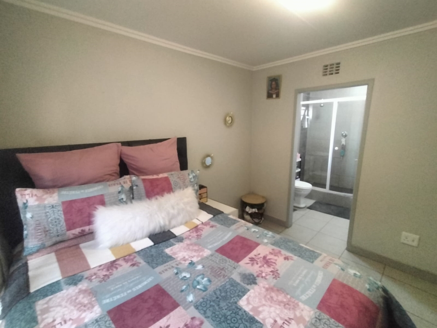 3 Bedroom Property for Sale in Protea Glen Gauteng
