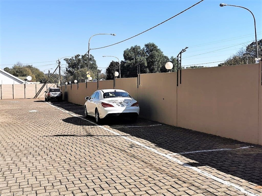 To Let Commercial Property for Rent in Clubview Gauteng