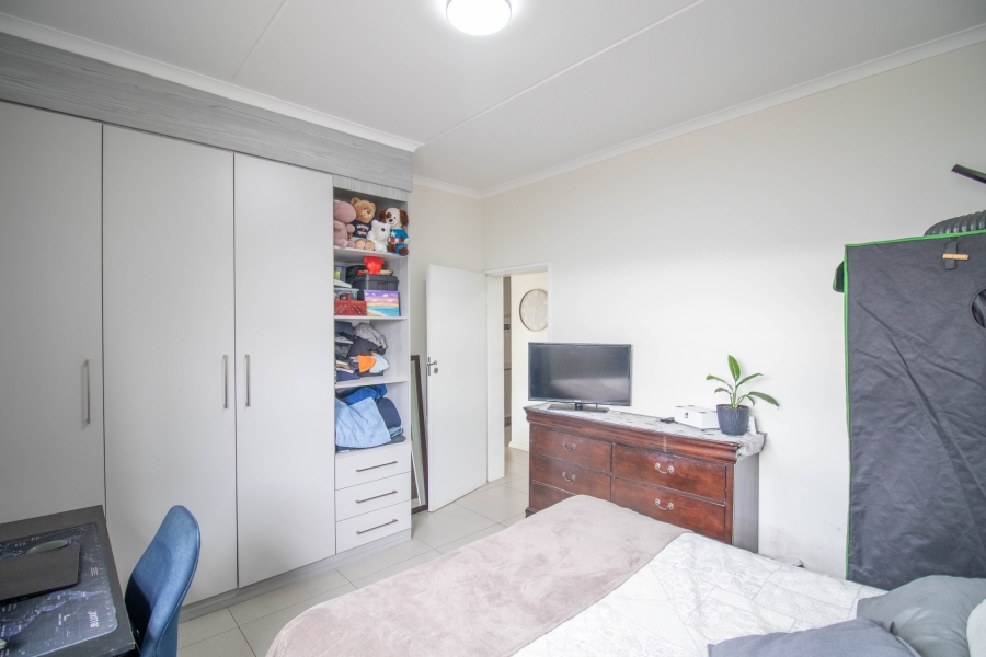 2 Bedroom Property for Sale in Erand Gardens Gauteng