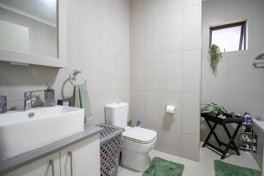 2 Bedroom Property for Sale in Erand Gardens Gauteng