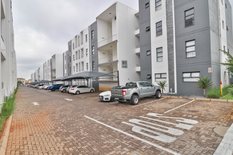 2 Bedroom Property for Sale in Erand Gardens Gauteng