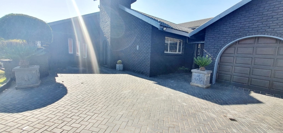 To Let 2 Bedroom Property for Rent in Golf Park Gauteng