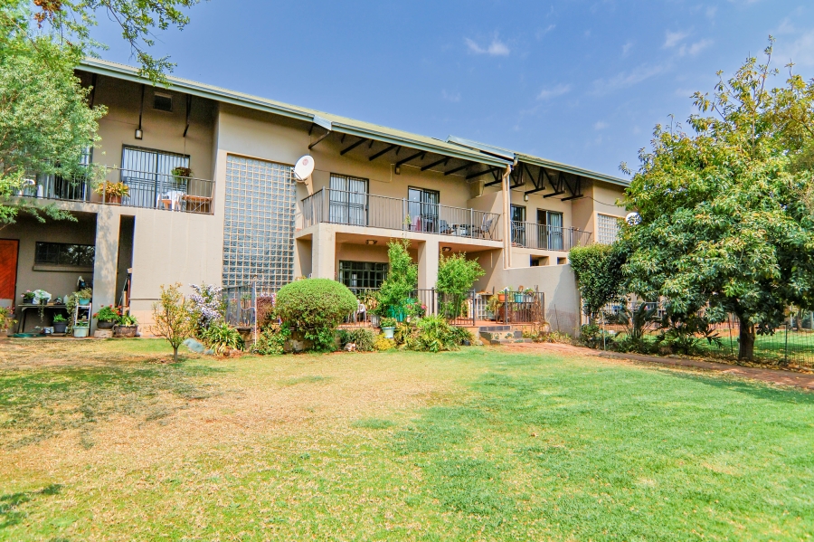 6 Bedroom Property for Sale in Doornkloof Gauteng