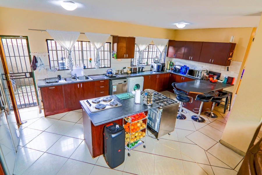 6 Bedroom Property for Sale in Doornkloof Gauteng