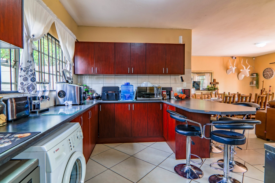 6 Bedroom Property for Sale in Doornkloof Gauteng