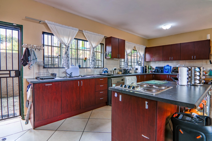 6 Bedroom Property for Sale in Doornkloof Gauteng
