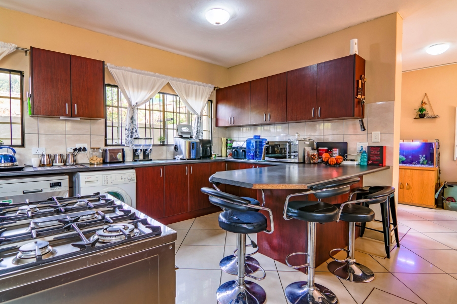 6 Bedroom Property for Sale in Doornkloof Gauteng