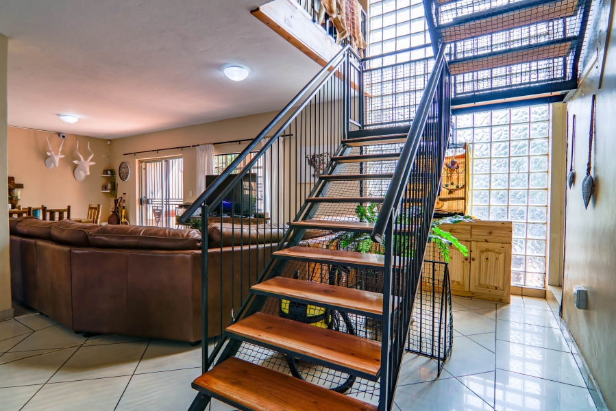 6 Bedroom Property for Sale in Doornkloof Gauteng