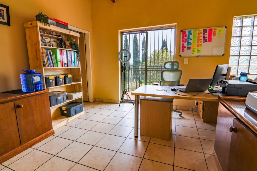 6 Bedroom Property for Sale in Doornkloof Gauteng