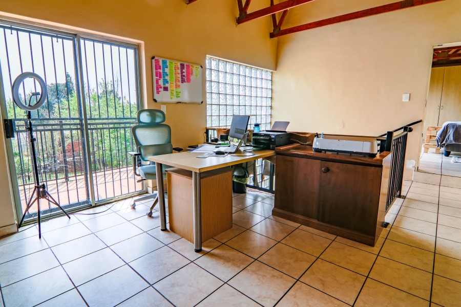 6 Bedroom Property for Sale in Doornkloof Gauteng