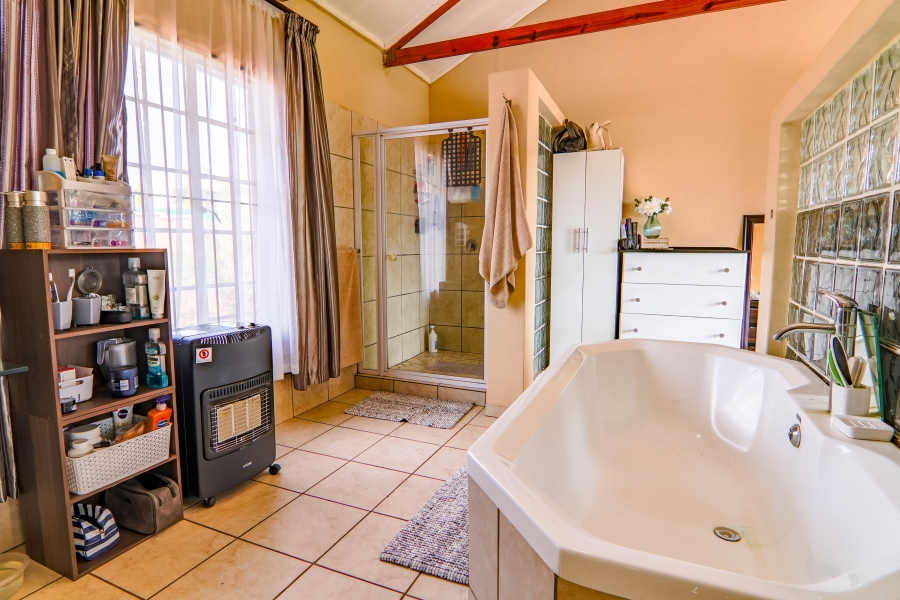 6 Bedroom Property for Sale in Doornkloof Gauteng