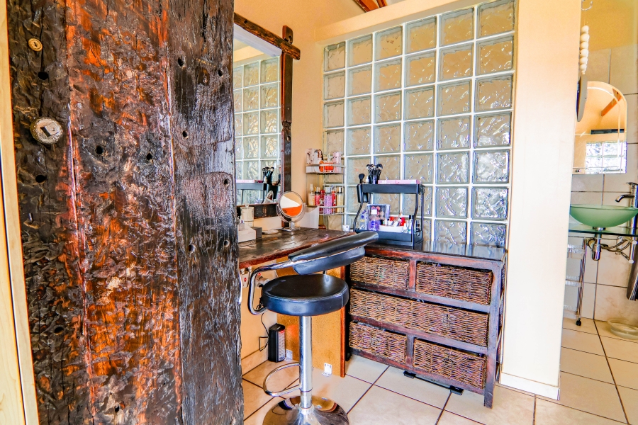 6 Bedroom Property for Sale in Doornkloof Gauteng