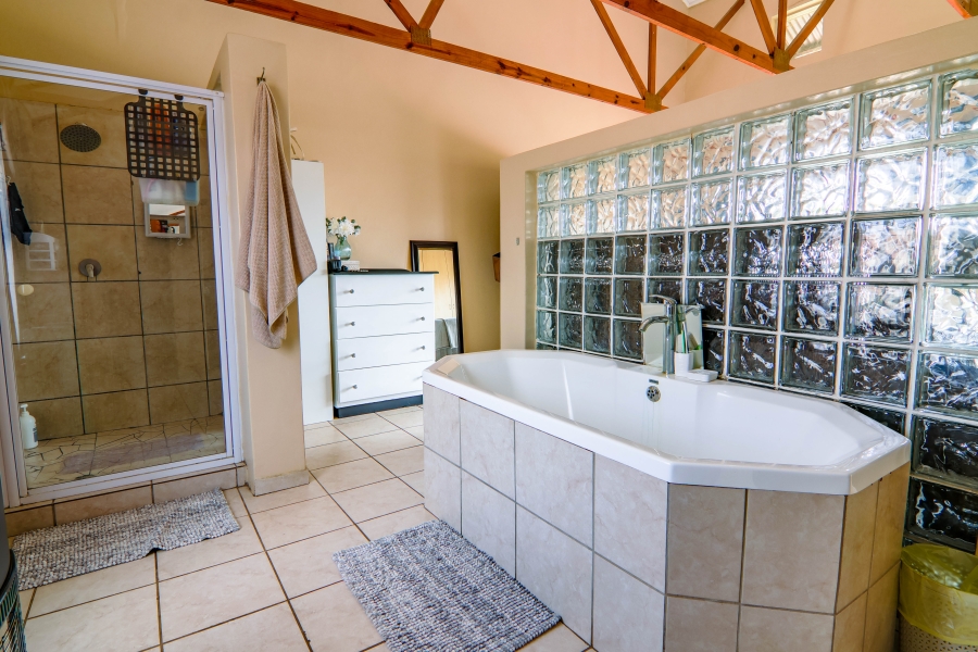 6 Bedroom Property for Sale in Doornkloof Gauteng