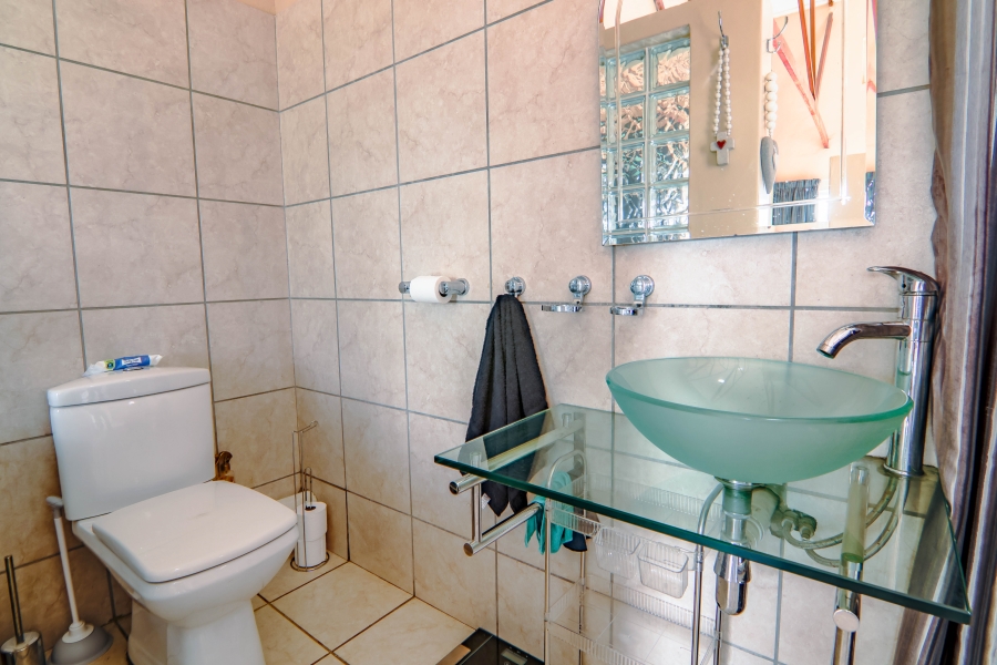 6 Bedroom Property for Sale in Doornkloof Gauteng