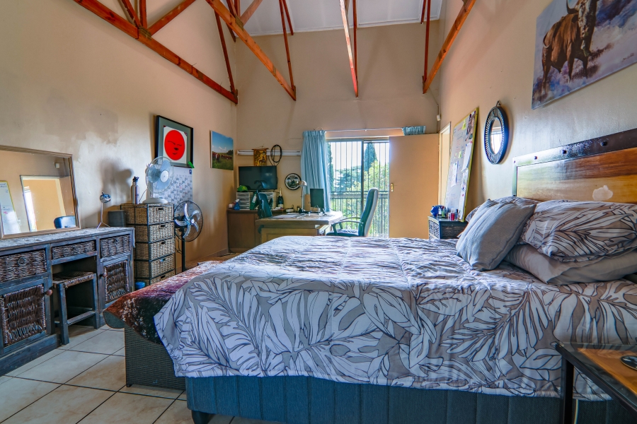 6 Bedroom Property for Sale in Doornkloof Gauteng