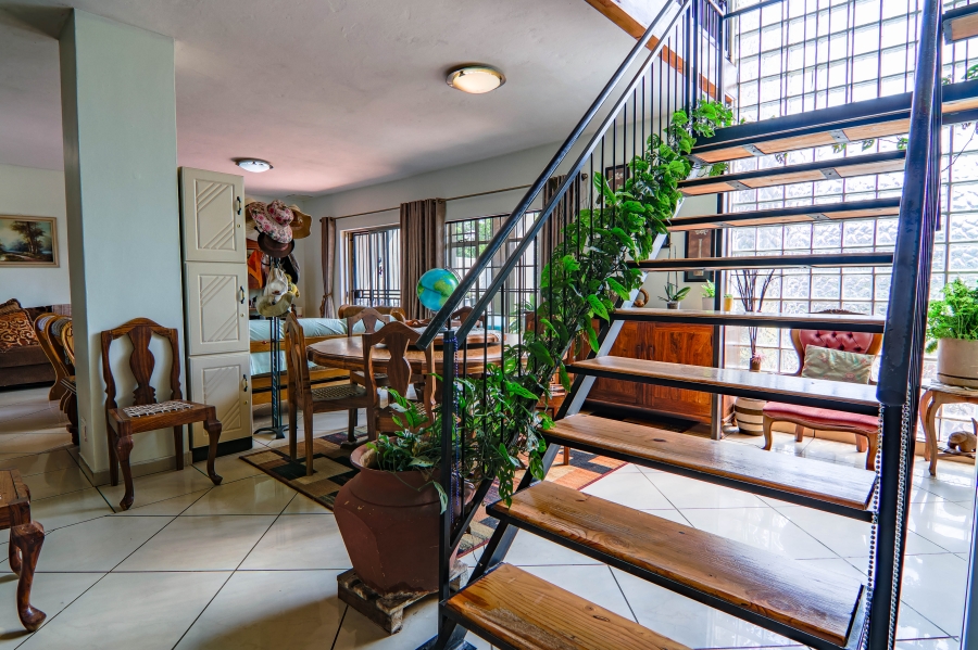 6 Bedroom Property for Sale in Doornkloof Gauteng