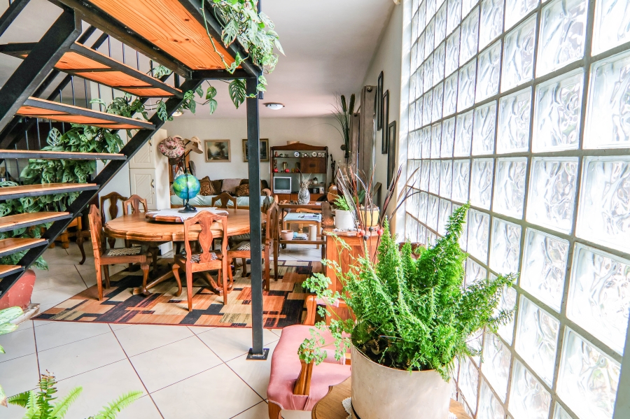 6 Bedroom Property for Sale in Doornkloof Gauteng