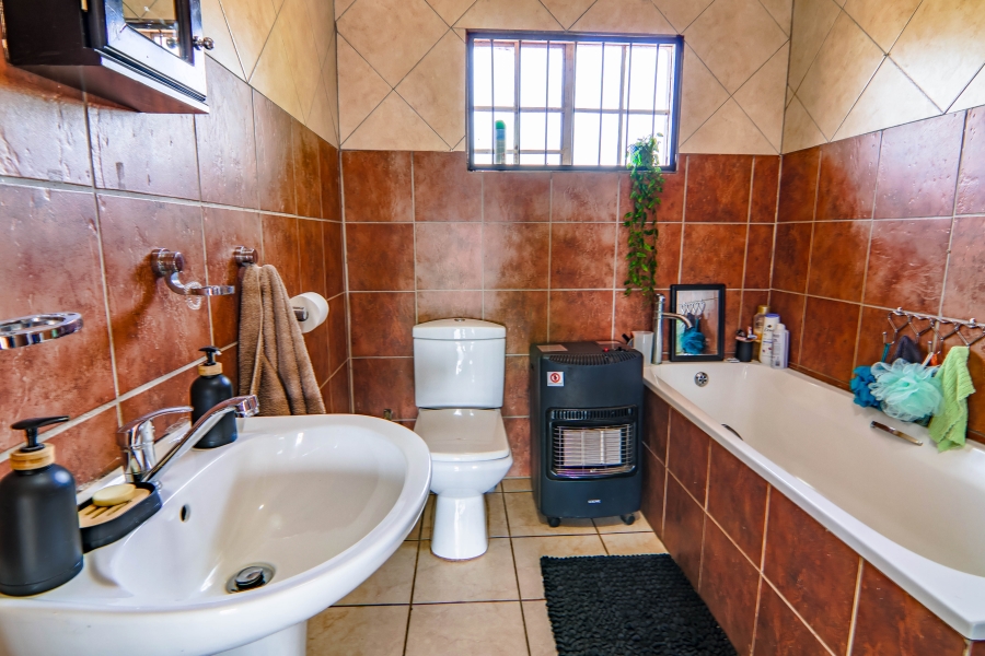 6 Bedroom Property for Sale in Doornkloof Gauteng