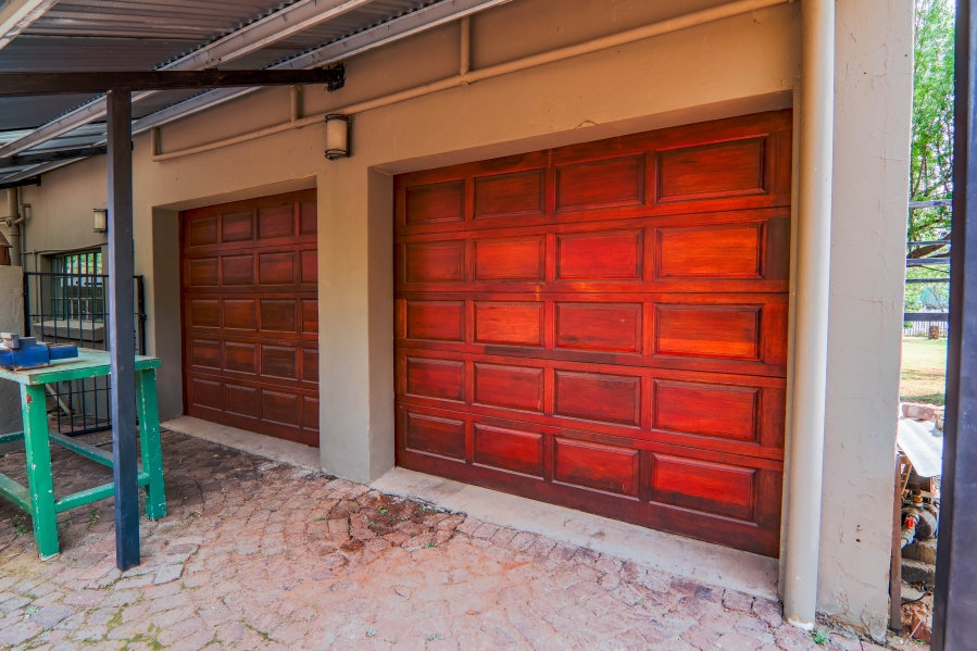 6 Bedroom Property for Sale in Doornkloof Gauteng