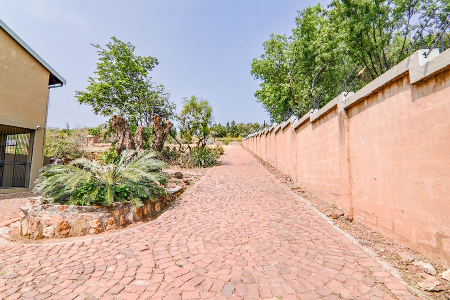 6 Bedroom Property for Sale in Doornkloof Gauteng