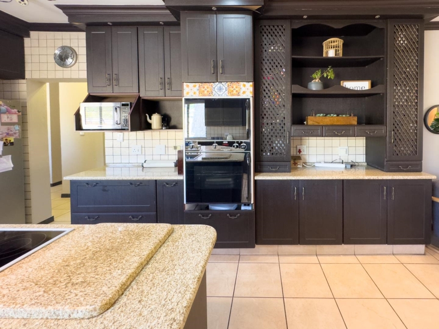 5 Bedroom Property for Sale in Blue Saddle Ranches Gauteng
