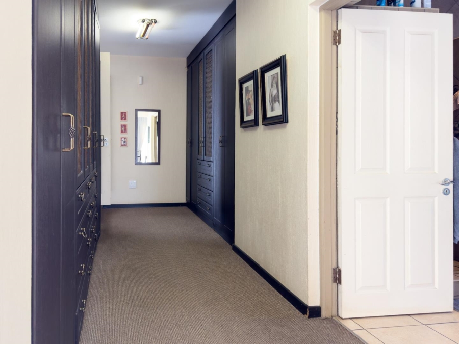 5 Bedroom Property for Sale in Blue Saddle Ranches Gauteng