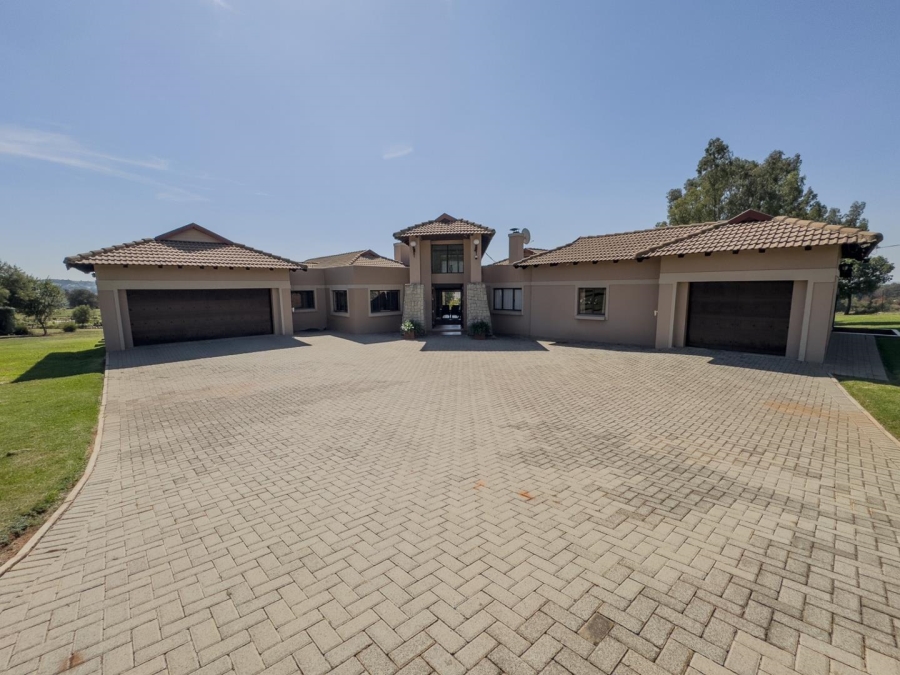5 Bedroom Property for Sale in Blue Saddle Ranches Gauteng