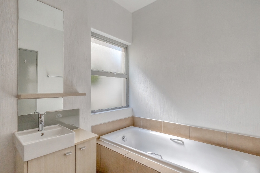 2 Bedroom Property for Sale in Beverley Gauteng