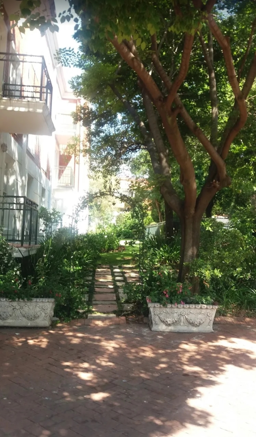 To Let 1 Bedroom Property for Rent in Sandown Gauteng