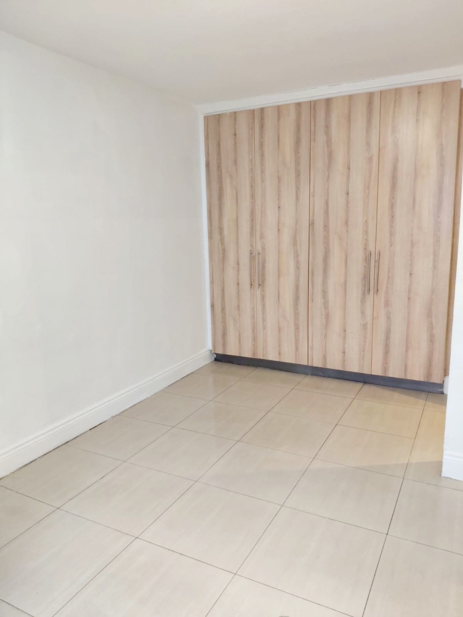 To Let 1 Bedroom Property for Rent in Sandown Gauteng