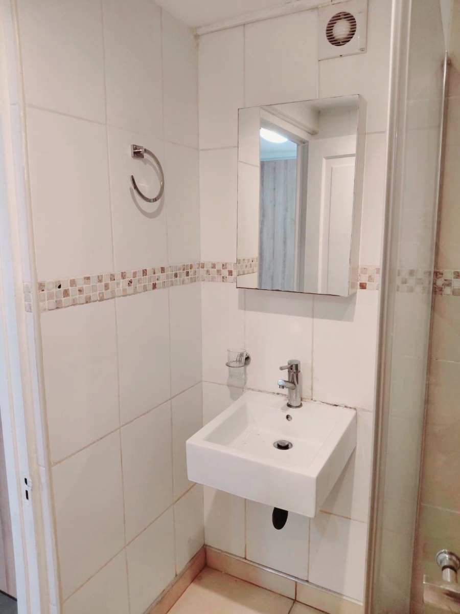To Let 1 Bedroom Property for Rent in Sandown Gauteng