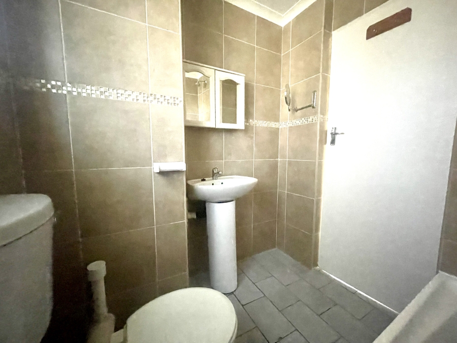 To Let 2 Bedroom Property for Rent in Horison Gauteng