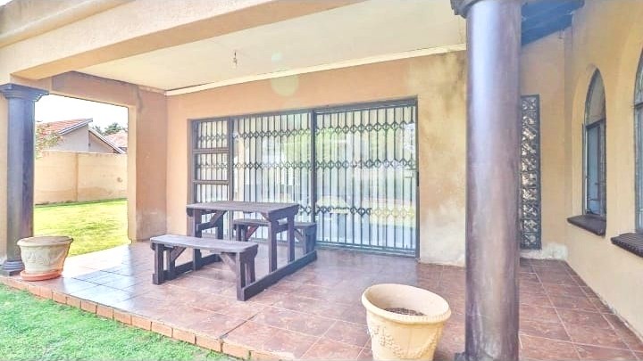 3 Bedroom Property for Sale in Dawn Park Gauteng