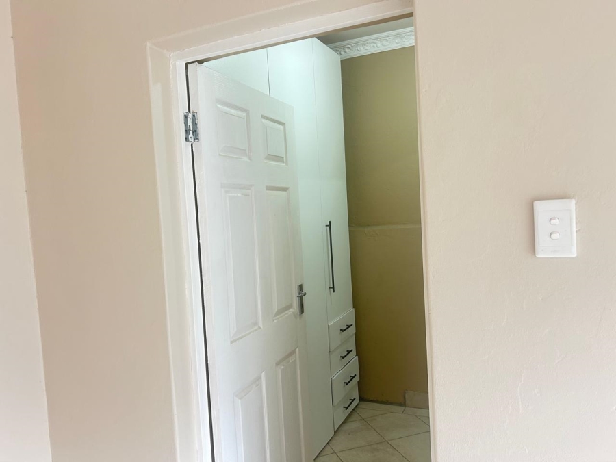 To Let 1 Bedroom Property for Rent in Albertville Gauteng