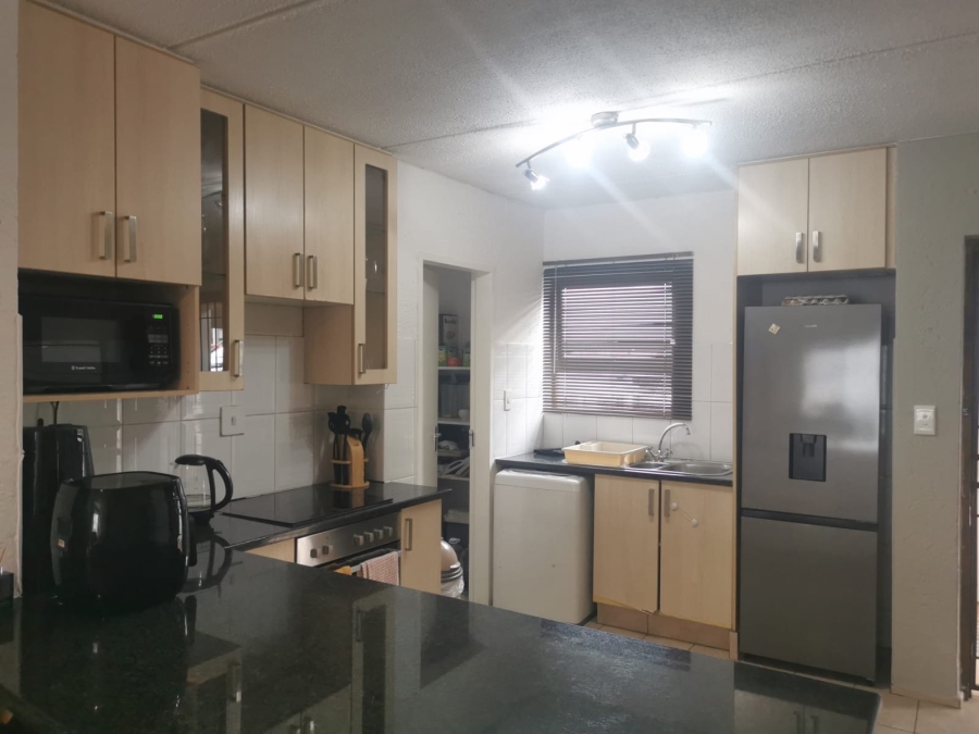 To Let 2 Bedroom Property for Rent in Paulshof Gauteng