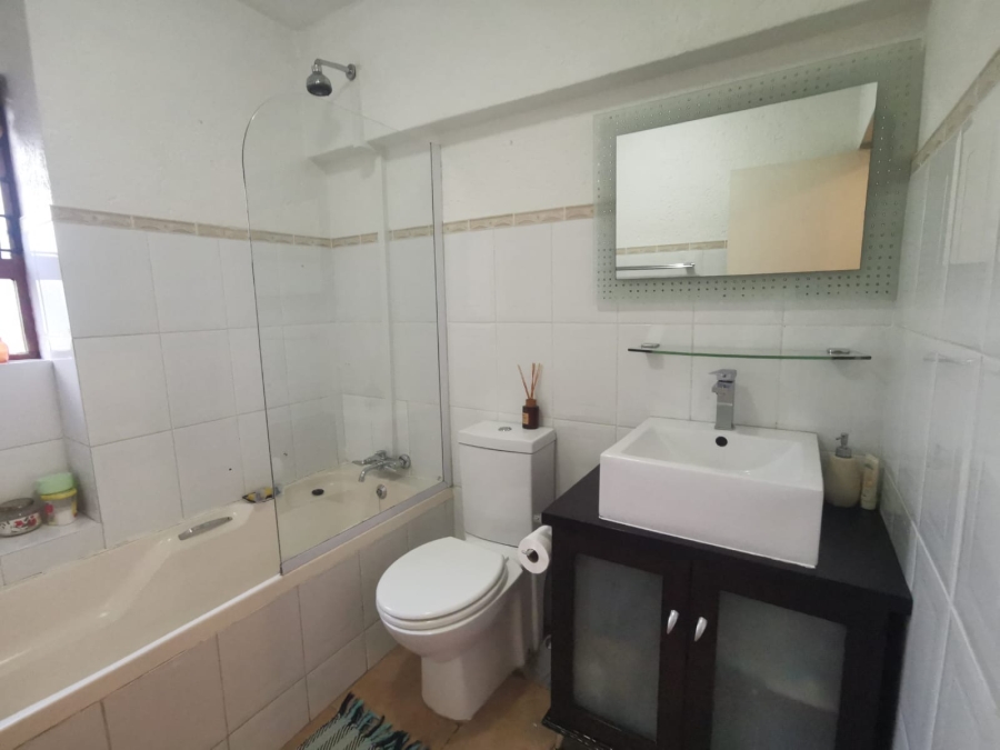 To Let 2 Bedroom Property for Rent in Paulshof Gauteng
