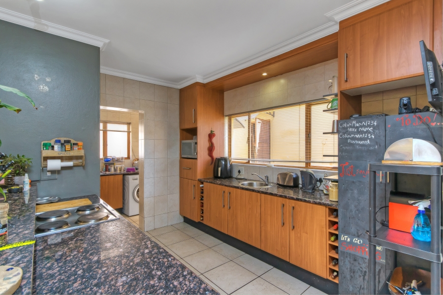 3 Bedroom Property for Sale in Mondeor Gauteng