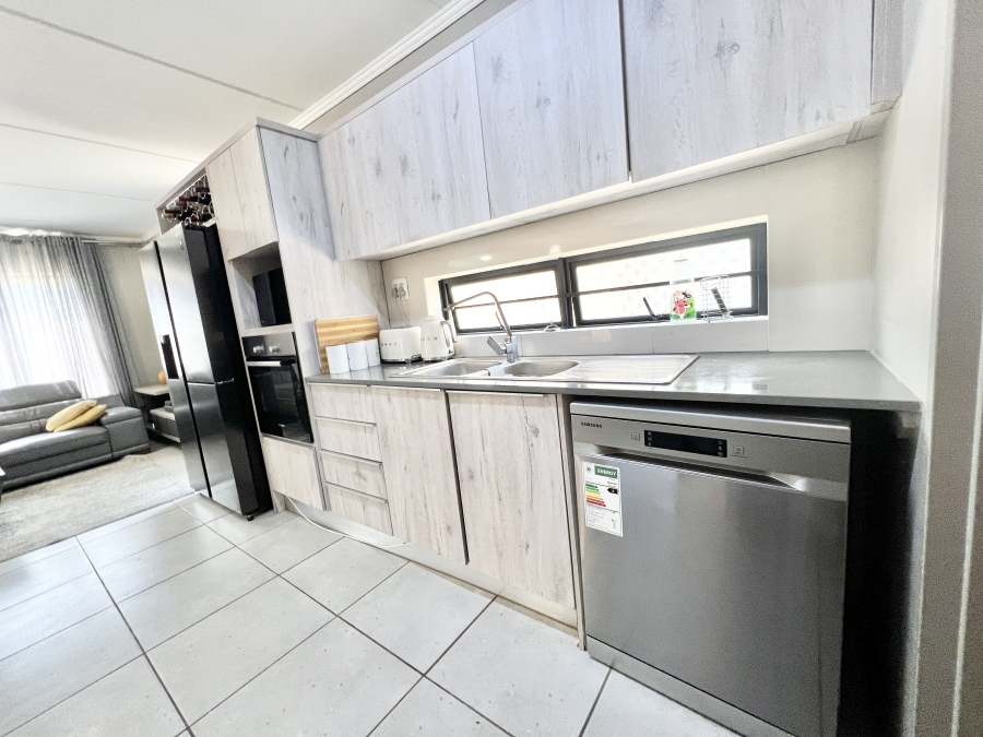 3 Bedroom Property for Sale in Amberfield Gauteng