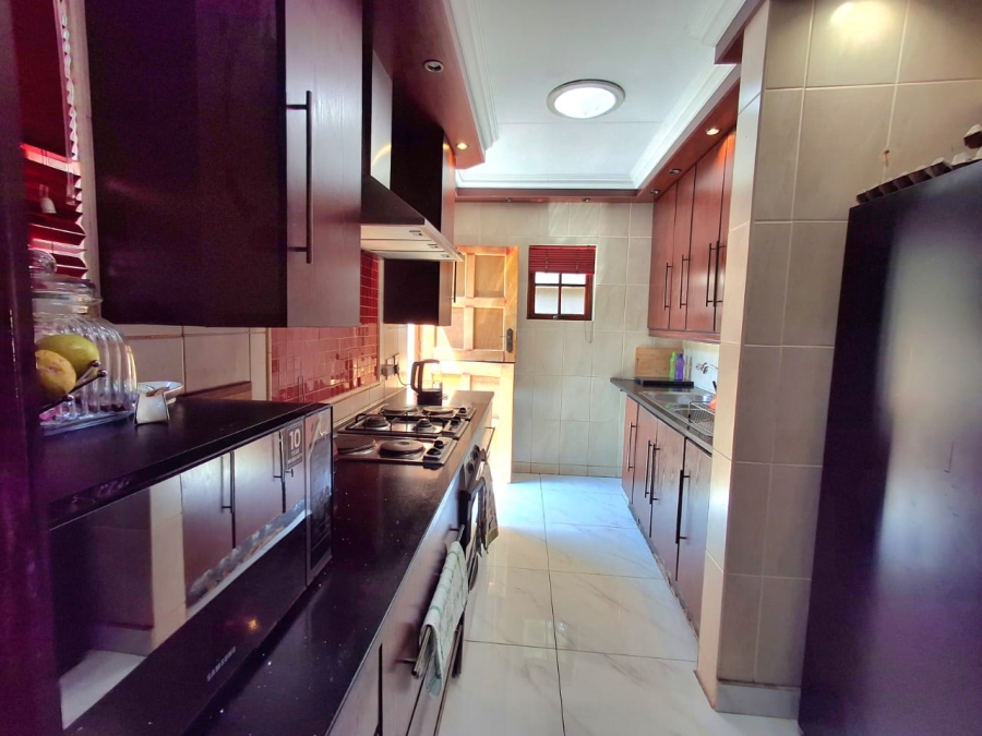 4 Bedroom Property for Sale in Sonneveld Gauteng