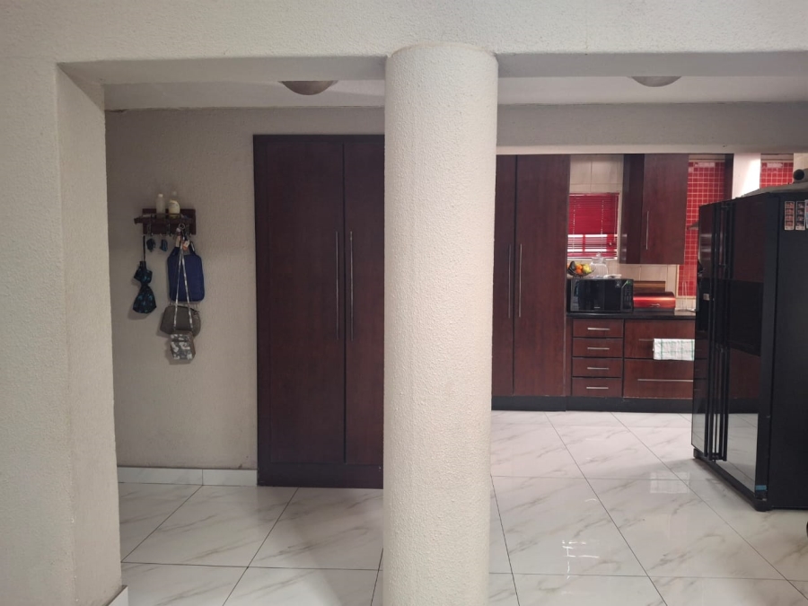 4 Bedroom Property for Sale in Sonneveld Gauteng