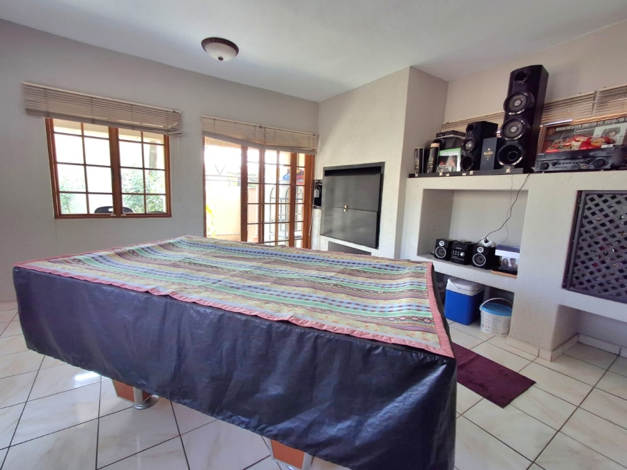 4 Bedroom Property for Sale in Sonneveld Gauteng