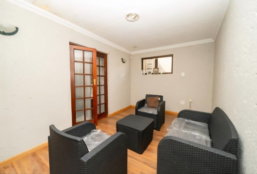 4 Bedroom Property for Sale in Sonneveld Gauteng