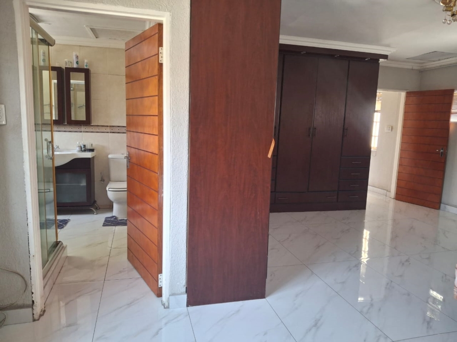 4 Bedroom Property for Sale in Sonneveld Gauteng