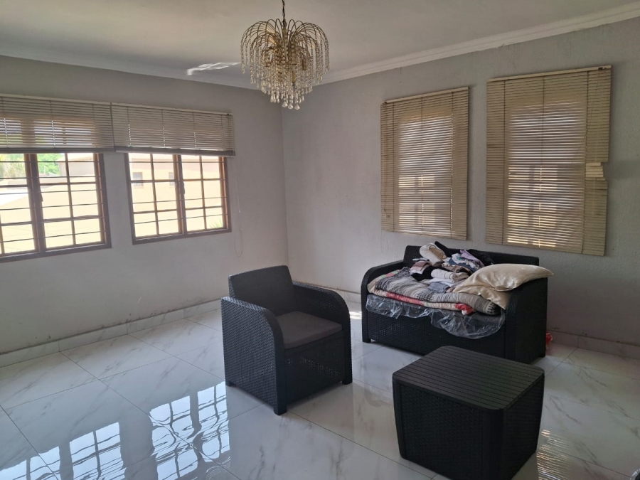 4 Bedroom Property for Sale in Sonneveld Gauteng